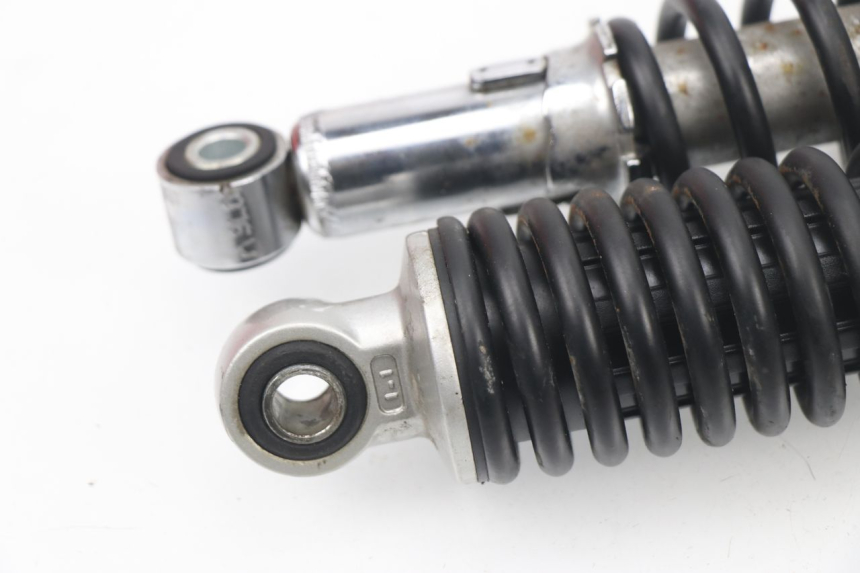 photo de PAR AMORTIGUADOR HONDA CBF 125 (2009 - 2015) - Detalles de los puntos de fijación