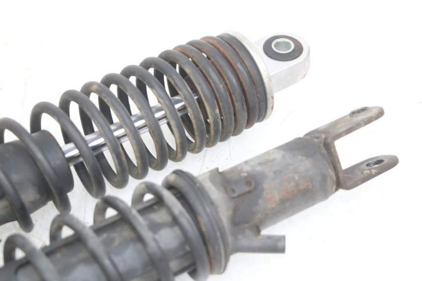 photo de PAR DE AMORTIGUADORES TRASEROS KYMCO DOWNTOWN ABS 125 (2015 - 2017) - Detalles de los puntos de fijación