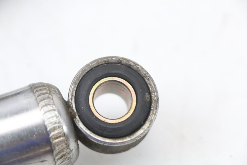photo de PAR AMORTIGUADOR SUZUKI GN 125 (1997 - 2000) - Zoom sobre los componentes