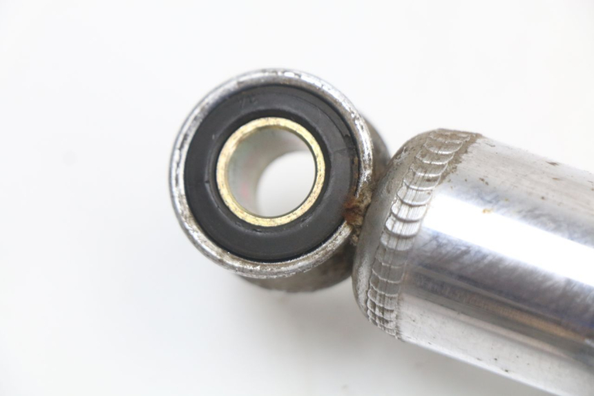 photo de PAR AMORTIGUADOR SUZUKI GN 125 (1997 - 2000) - Primer plano técnico