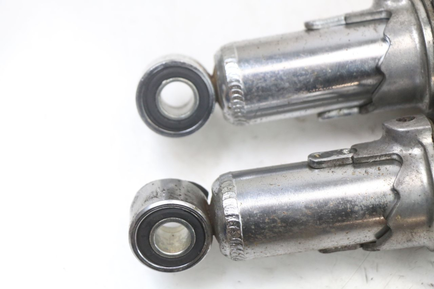 photo de PAR AMORTIGUADOR SUZUKI GSX E 250 (1982 - 1983) - Otra perspectiva