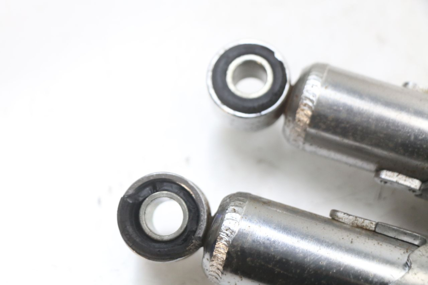 photo de PAR AMORTIGUADOR SUZUKI GSX E 250 (1982 - 1983) - Primer plano técnico