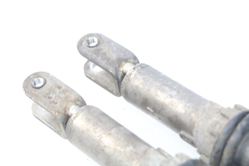 photo de PAR AMORTIGUADOR SYM GTS EFI ABS 125 (2012 - 2016) - Primer plano técnico