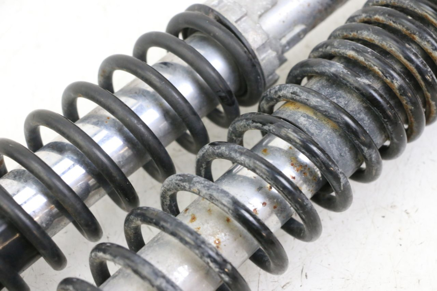 photo de PAR AMORTIGUADOR SYM JOYMAX 125 (2010 - 2017) - Estado de la superficie y material