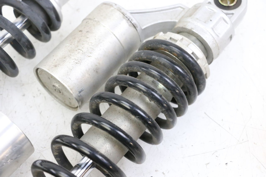 photo de PAR AMORTIGUADOR KEEWAY K-LIGHT KLIGHT 125 (2018 - 2025) - Zoom sobre los componentes