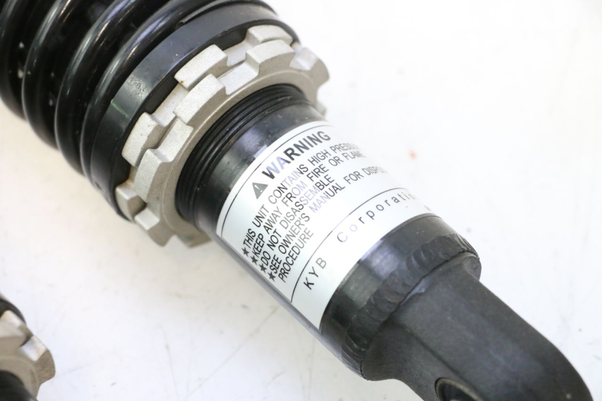 photo de PAR AMORTIGUADOR PIAGGIO MP3 HPE 530 (2022 - 2026) - Otra perspectiva