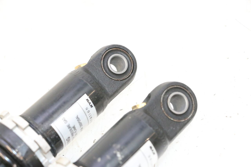 photo de PAR AMORTIGUADOR PIAGGIO MP3 HPE 530 (2022 - 2026) - Primer plano técnico