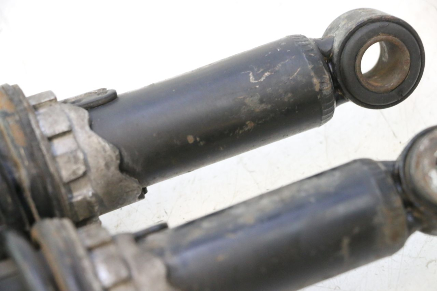 photo de PAR AMORTIGUADOR PIAGGIO MP3 125 (2006 - 2014) - Primer plano técnico