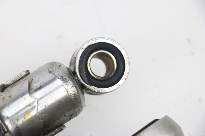 photo de PAR AMORTIGUADOR KYMCO PULSAR 125 (2008 - 2015) - Primer plano técnico