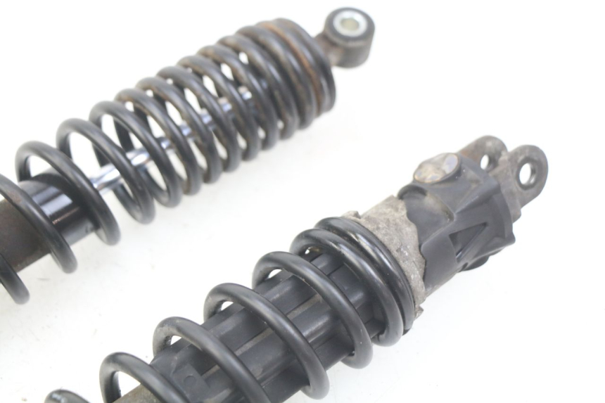 photo de PAR DE AMORTIGUADORES TRASEROS PEUGEOT SATELIS COMPRESSOR K15 125 (2006 - 2009) - Primer plano técnico