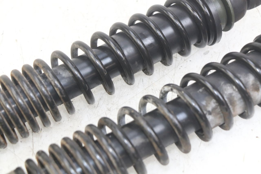 photo de PAR DE AMORTIGUADORES TRASEROS PIAGGIO VESPA GRANTURISMO 125 (2003 - 2007) - Primer plano técnico