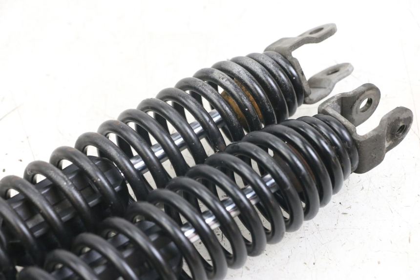 photo de PAR AMORTIGUADOR TRASERO YAMAHA YP MAJESTY 125 (2002 - 2006) - Primer plano técnico