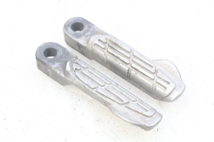 photo de PAR DE REPOSAPIÉS TRASEROS KYMCO AGILITY 16+ 4T 50 (2018 - 2023) - Vista principal