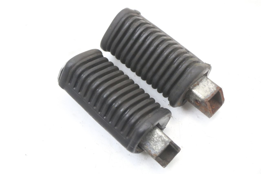 photo de PAR REPOSAPIES TRASERA HYOSUNG GV AQUILA 125 (2000 - 2009) - Detalle de la pieza