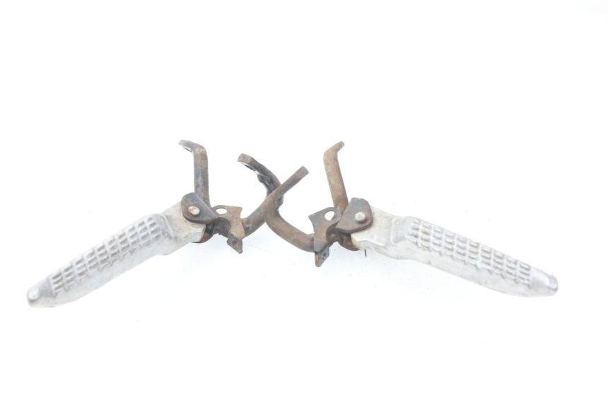 photo de PAR DE APOYAPIÉS TRASEROS JONWAY AZTRAL 125 (2008 - 2017) - Detalle de la pieza