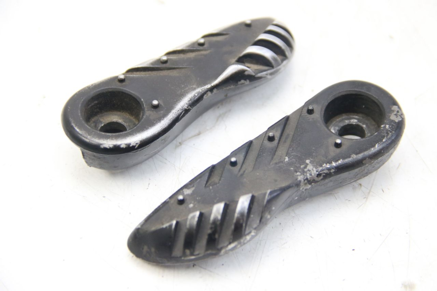 photo de PAR DE APOYAPIÉS TRASEROS MBK BOOSTER SPIRIT 50 (2004 - 2017) - Zoom estado de uso