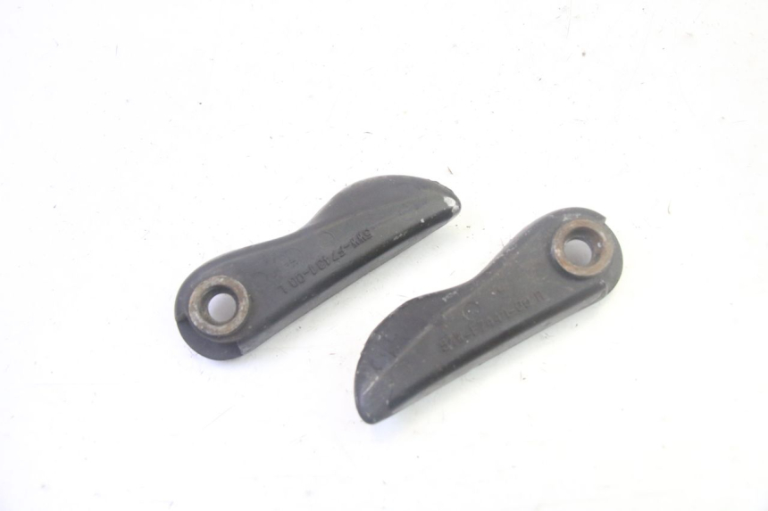 photo de PAR DE APOYAPIÉS TRASEROS MBK BOOSTER SPIRIT 50 (2004 - 2017) - Detalle de la pieza