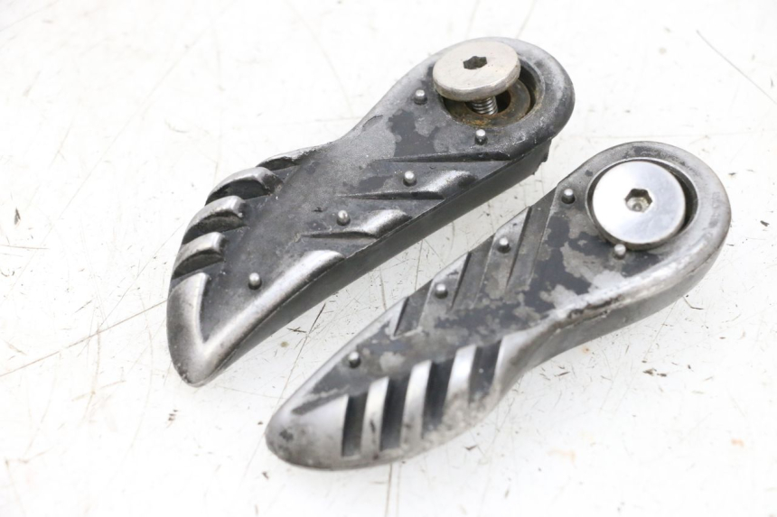 photo de PAR DE APOYAPIÉS TRASEROS MBK BOOSTER SPIRIT NAKED 50 (2004 - 2017) - Vista principal