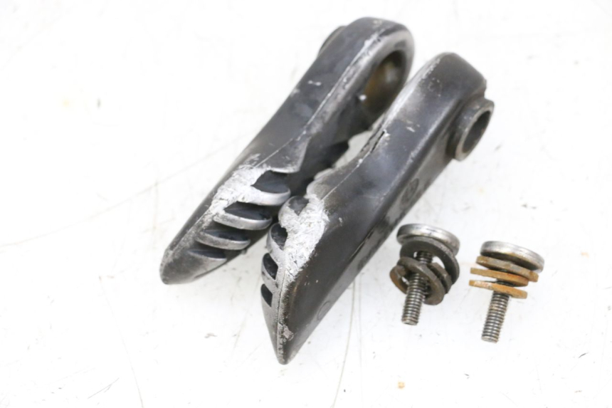 photo de PAR DE APOYAPIÉS TRASEROS MBK BOOSTER SPIRIT NAKED 50 (2004 - 2017) - Otra perspectiva