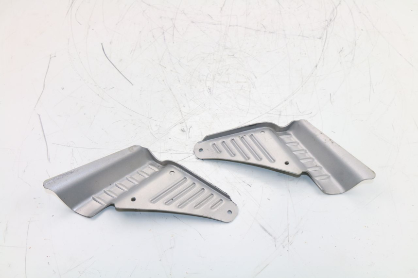 photo de PAR REPOSAPIES TRASERA BAOTIAN BT 49 QT-9 50 (2006 - 2010) - Detalle de la pieza