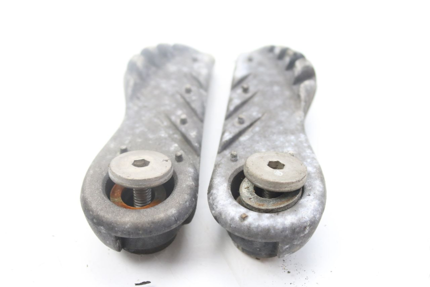 photo de PAR DE APOYAPIÉS TRASEROS YAMAHA BW'S EASY 50 (2013 - 2016) - Detalle de la pieza