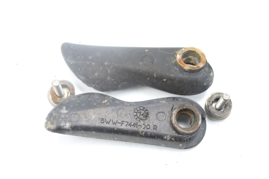 photo de PAR DE APOYAPIÉS TRASEROS YAMAHA BW'S EASY 50 (2013 - 2016) - Otra perspectiva