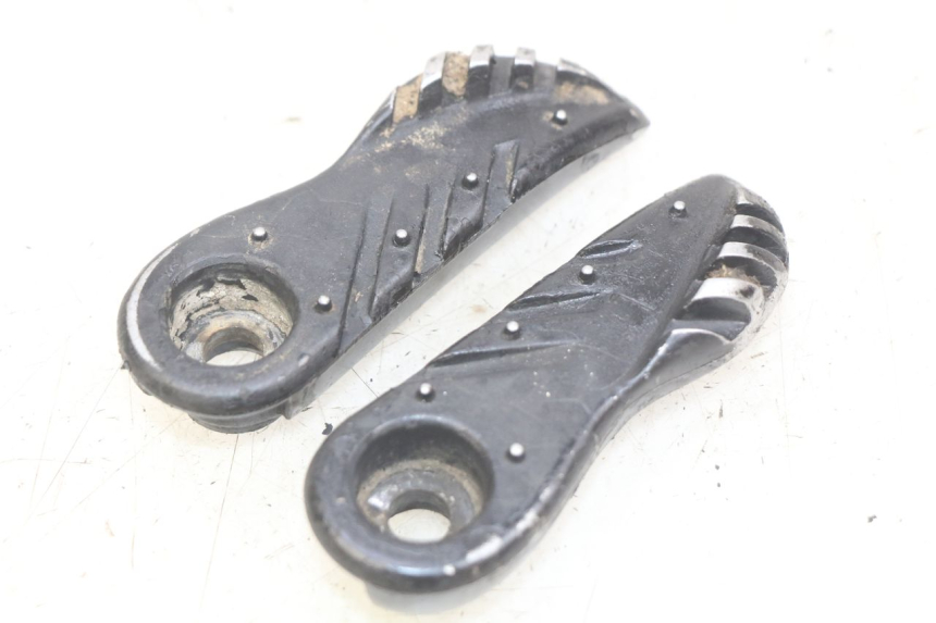 photo de PAR DE APOYAPIÉS TRASEROS YAMAHA BW'S EASY 50 (2013 - 2016) - Zoom estado de uso