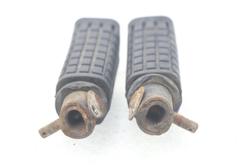 photo de PAR REPOSAPIES TRASERA HONDA CBR R 125 (2003 - 2006) - Detalle de la pieza