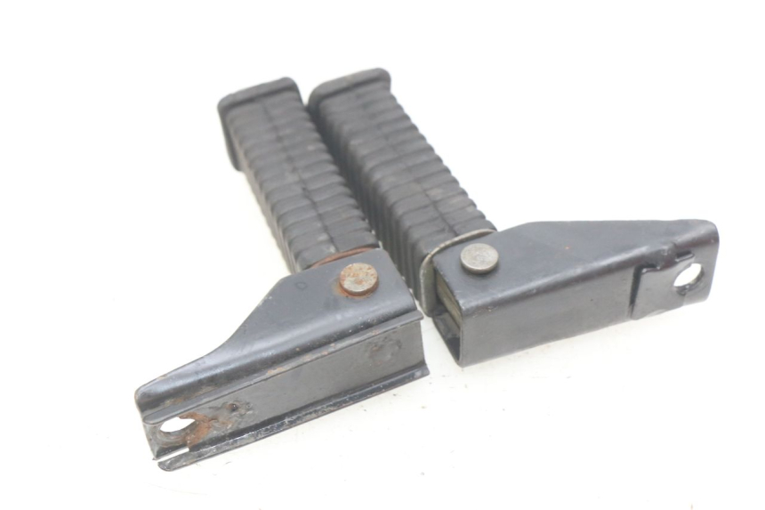 photo de PAR DE APOYAPIÉS TRASEROS TNT MOTOR CITY 50 (2007 - 2018) - Detalle de la pieza