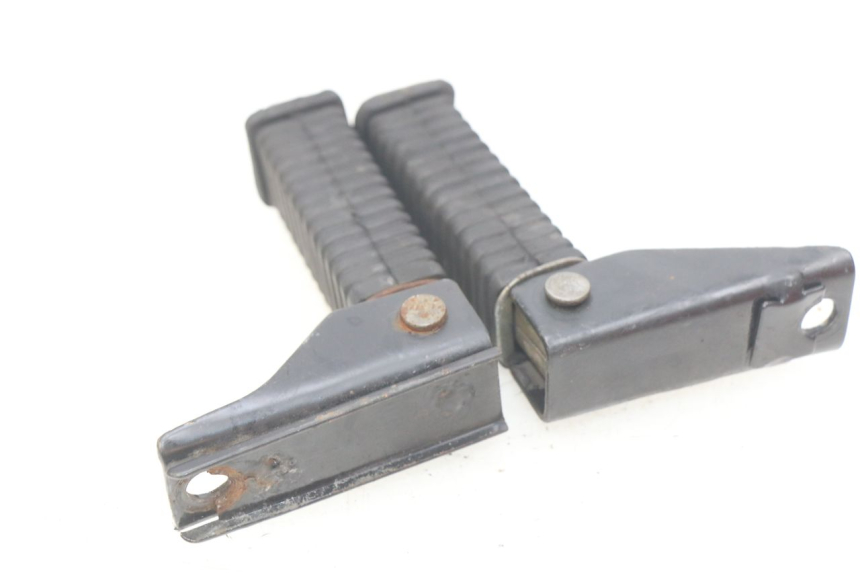 photo de PAR DE APOYAPIÉS TRASEROS TNT MOTOR CITY 50 (2007 - 2018) - Zoom estado de uso