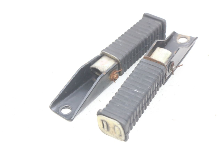 photo de PAR DE APOYAPIÉS TRASEROS TNT MOTOR CITY 50 (2007 - 2018) - Primer plano técnico