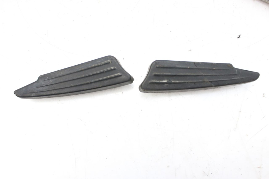 photo de PAR DE APOYAPIÉS TRASEROS PEUGEOT CITYSTAR 125 (2011 - 2017) - Recambio usado revisado