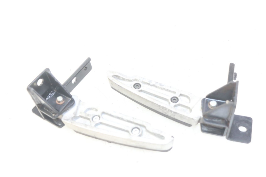 photo de PAR DE APOYAPIÉS TRASEROS PEUGEOT CITYSTAR 125 (2011 - 2017) - Otra perspectiva