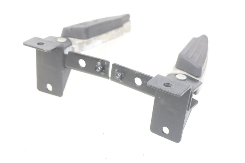 photo de PAR DE APOYAPIÉS TRASEROS PEUGEOT CITYSTAR 125 (2011 - 2017) - Primer plano técnico