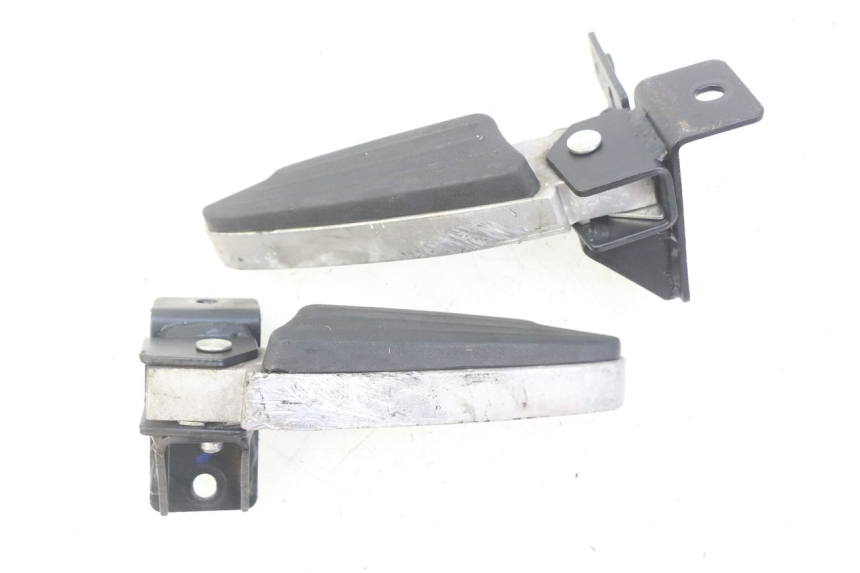 photo de PAR REPOSAPIES TRASERA PEUGEOT CITYSTAR IE 2T 50 (2018 - 2021) - Vista principal