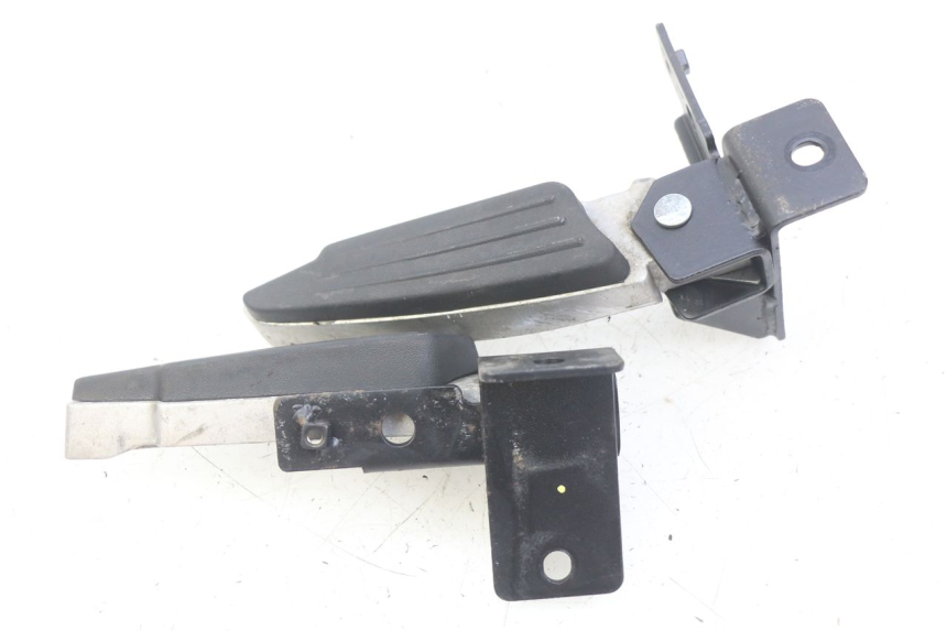 photo de PAR REPOSAPIES TRASERA PEUGEOT CITYSTAR IE 2T 50 (2018 - 2021) - Detalle de la pieza