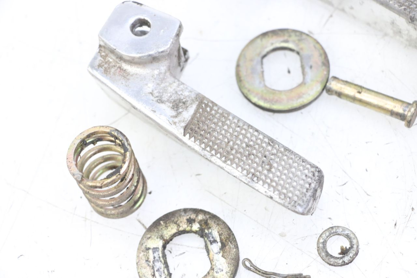 photo de PAR REPOSAPIES TRASERA DAELIM BESBI 125 (2007 - 2008) - Estado de la superficie y material