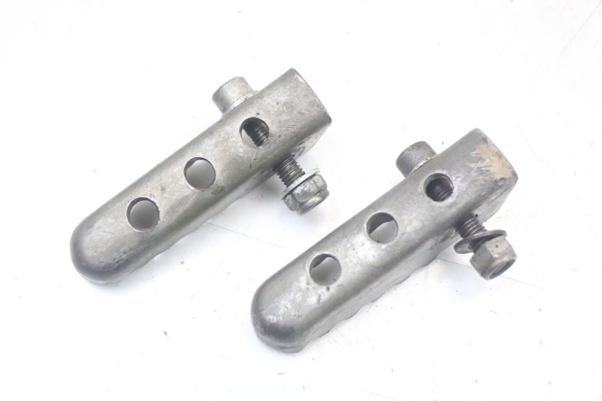 photo de PAR REPOSAPIES TRASERA DERBI SENDA SM DRD X-TREME 50 (2011 - 2017) - Primer plano técnico