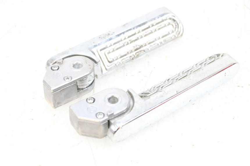 photo de PAR REPOSAPIES TRASERA SEGWAY NINEBOT E125S 1 (2022 - 2026) - Primer plano técnico