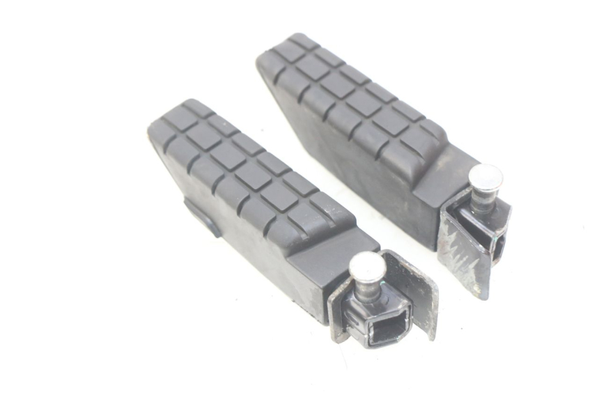 photo de PAR DE APOYAPIÉS TRASEROS YAMAHA D'ELIGHT DELIGHT 115 (2013 - 2017) - Detalle de la pieza