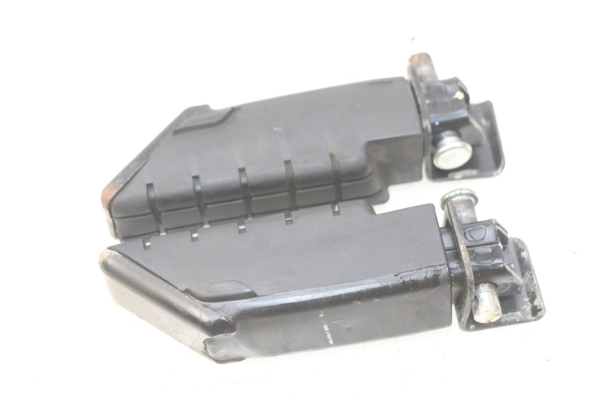 photo de PAR DE APOYAPIÉS TRASEROS YAMAHA D'ELIGHT DELIGHT 115 (2013 - 2017) - Zoom estado de uso