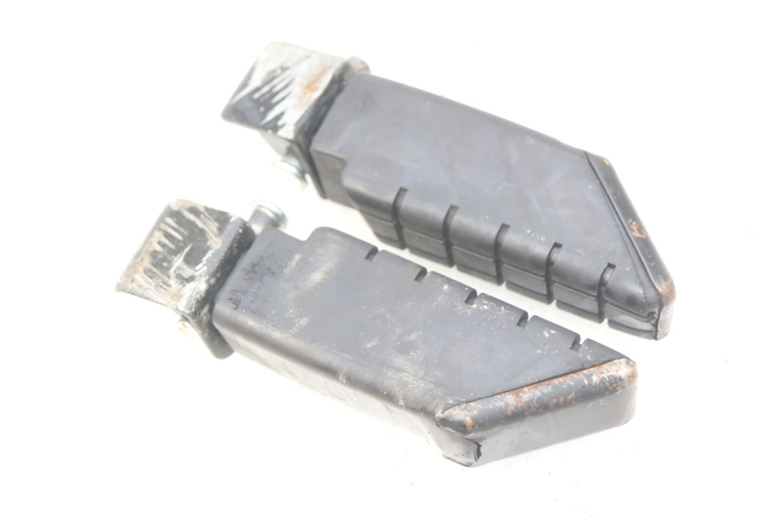 photo de PAR DE APOYAPIÉS TRASEROS YAMAHA D'ELIGHT DELIGHT 115 (2013 - 2017) - Otra perspectiva