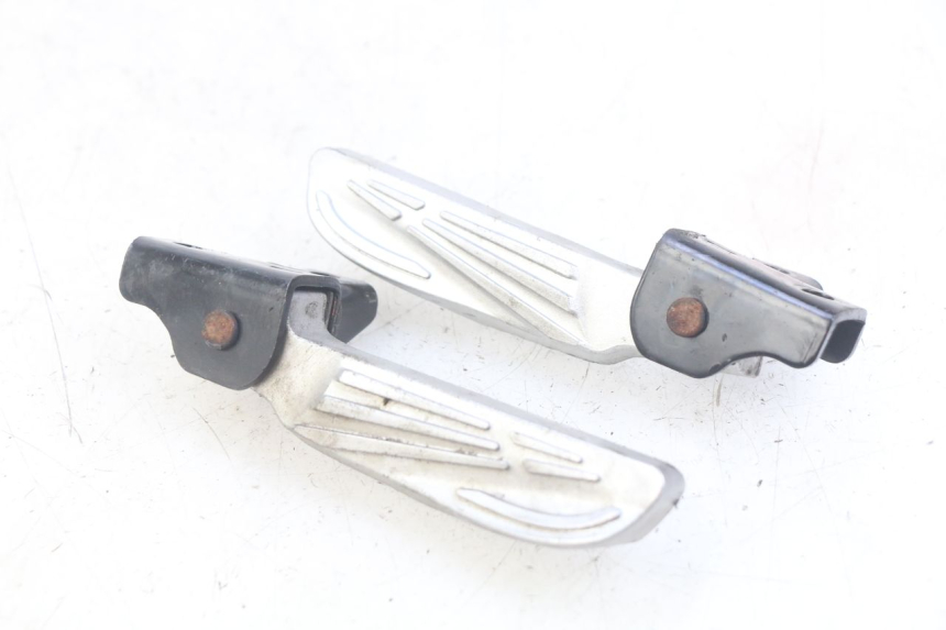 photo de PAR DE APOYAPIÉS TRASEROS SYM FIDDLE 3 III 125 (2014 - 2020) - Vista principal