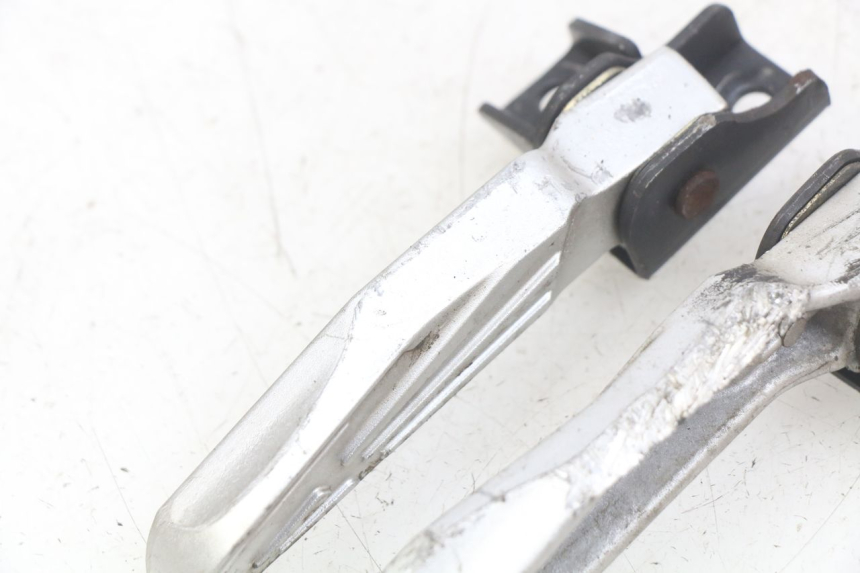 photo de PAR DE APOYAPIÉS TRASEROS SYM FIDDLE 3 III 125 (2014 - 2020) - Vista general del producto