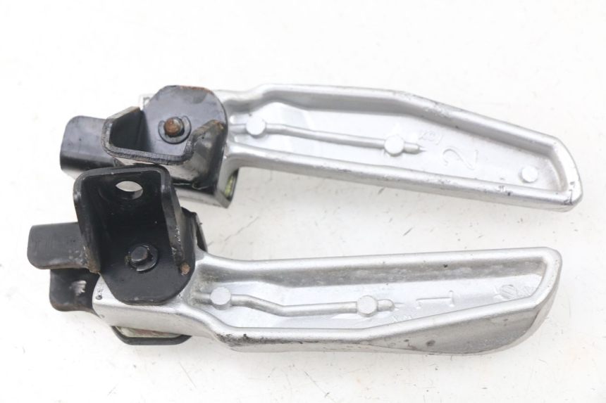 photo de PAR REPOSAPIES TRASERA SYM FIDDLE 3 III 50 (2014 - 2020) - Zoom estado de uso