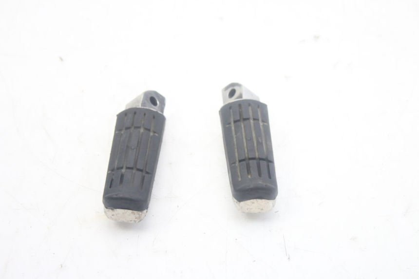 photo de PAR DE APOYAPIÉS TRASEROS YAMAHA FZS FAZER 600 (1998 - 2001) - Otra perspectiva