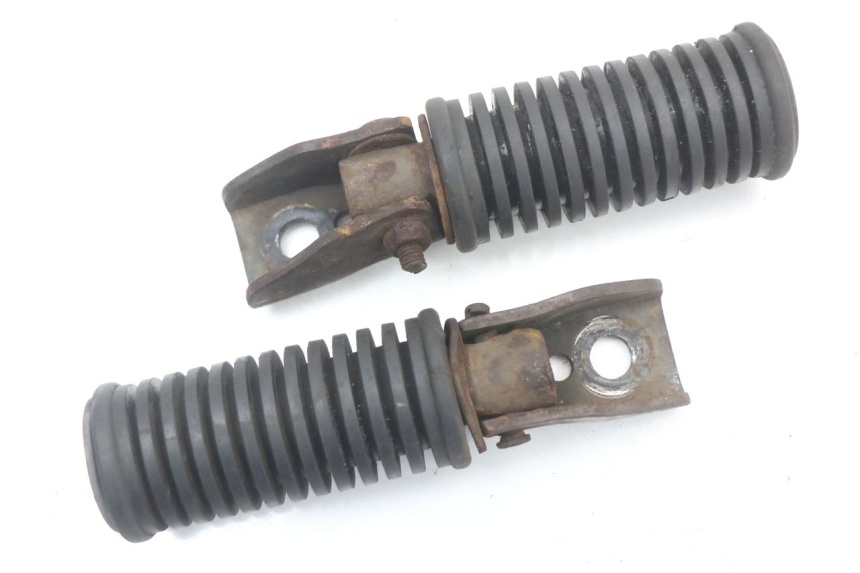 photo de PAR REPOSAPIES TRASERA SUZUKI GN 125 (1997 - 2000) - Vista principal