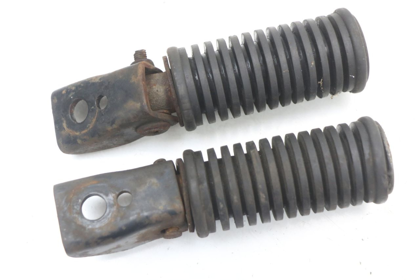 photo de PAR REPOSAPIES TRASERA SUZUKI GN 125 (1997 - 2000) - Zoom estado de uso