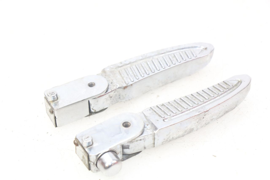 photo de PAR DE APOYAPIÉS TRASEROS EUROCKA GREEN 1 - Detalles de los puntos de fijación