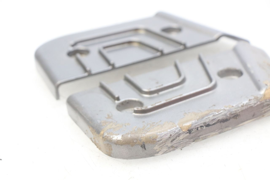 photo de PAR DE APOYAPIÉS TRASEROS TNT MOTOR GRIDO 2T 50 (2010 - 2019) - Primer plano técnico